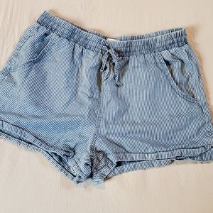 Universal Thread Size M Shorts